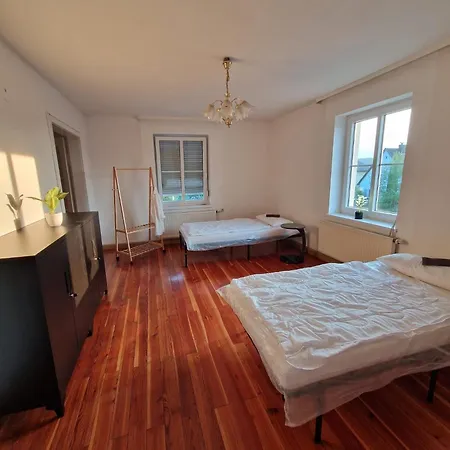 Schoene Mit 6 Einzelbetten, Geeignet Fuer Monteure ヴィンネンデン